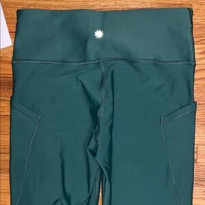 Athleta Interval Stash Capri Size M nwt.